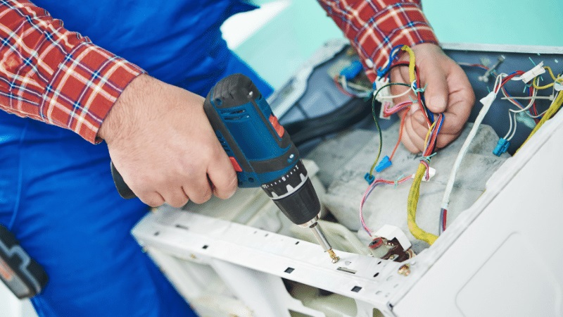 Mamak Hotpoint Hotpoint çamaşır makinesi kart tamiri – Su almama arızası orijinal parça ile giderildi. - Teknik servis örneği